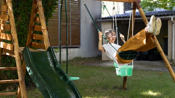 Une balançoire à l'EHPAD Le Bequet